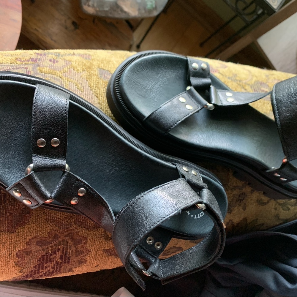 Black Cashott Strappy Sandals with Stud Accents